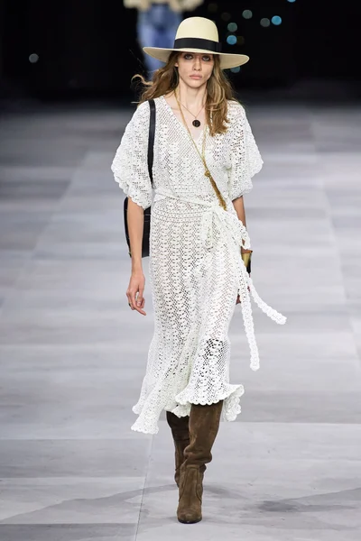 Look 28